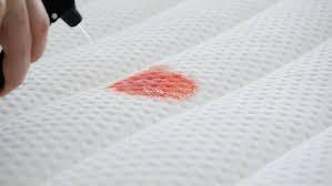 Xử lý các vết bẩn cứng đầu trên nệm cao su